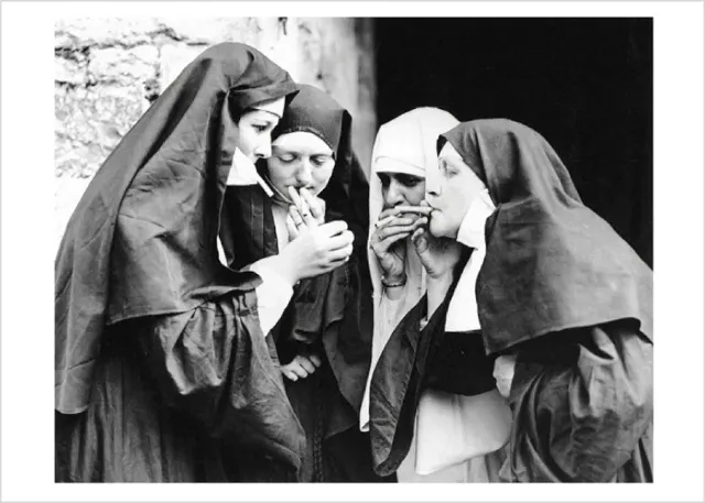Pomegranate Smoking Nuns postkort humor