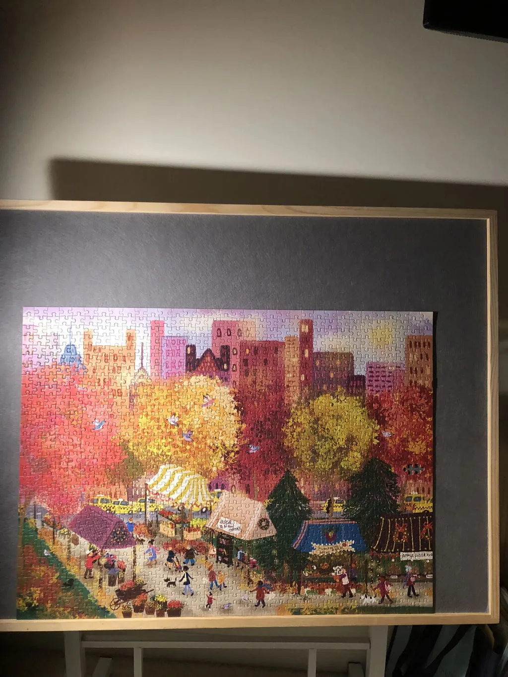 Good Puzzle Co. Joy Laforme Autumn City Market puslespil 1000 efterår