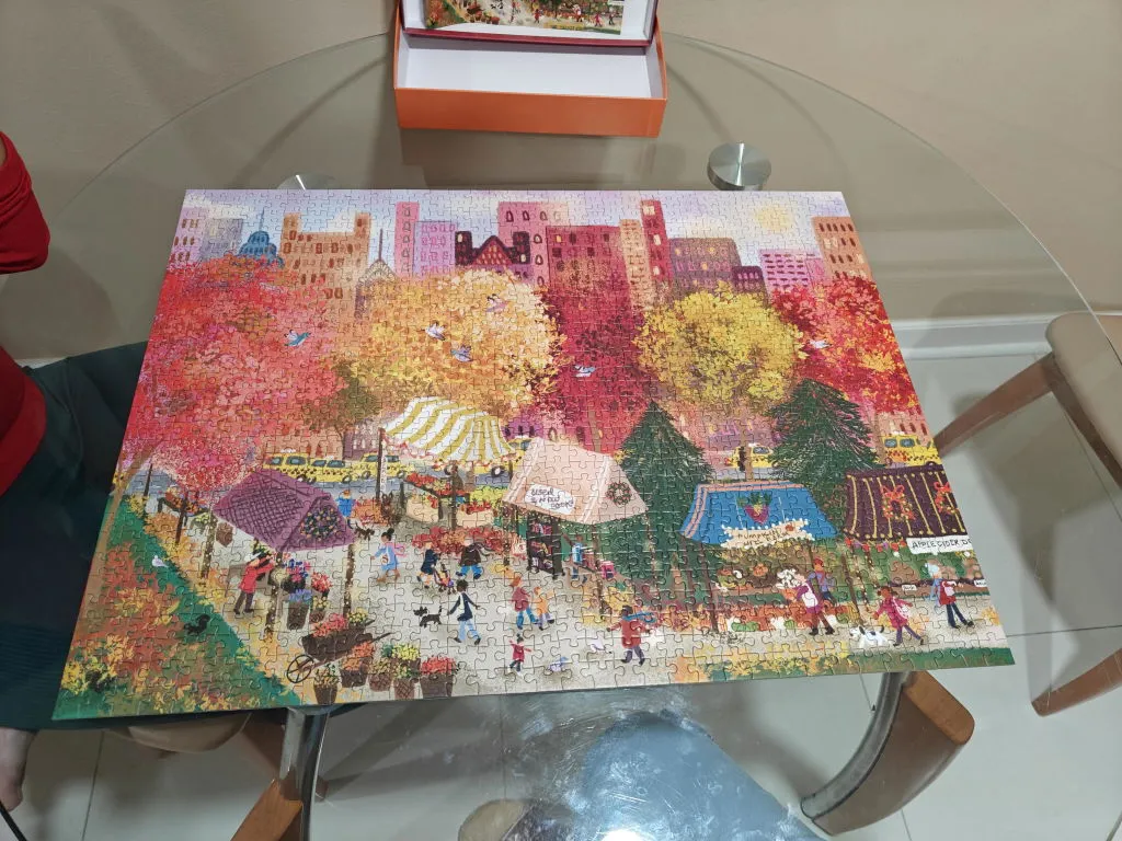 Good Puzzle Co. Joy Laforme Autumn City Market puslespil 1000 efterår